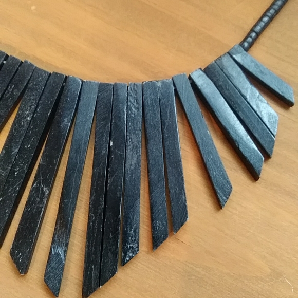 Vintage black resin necklace - Picture 2 of 5